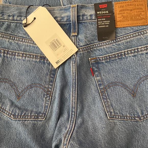 Levi’s Wedgie Icon in Athens Pushed - Picture 6 of 7